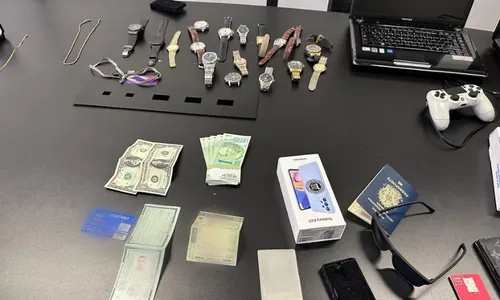 
          Imagem ilustrativa da imagem Dupla que roubou R$ 400 mil em prédio de luxo na Praia do Canto é presa em SP
          