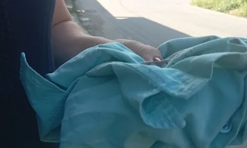 
          Imagem ilustrativa da imagem Eletricista é esfaqueado durante assalto ao sair para trabalhar na Serra
          