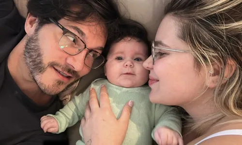 
          Imagem ilustrativa da imagem Eliezer repreende seguidores que chamam sua filha, de 4 meses, de 'gorda'
          