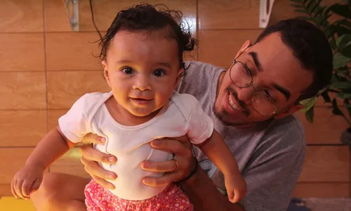 
          Imagem ilustrativa da imagem Emoção e desafios dos papais de primeira viagem
          