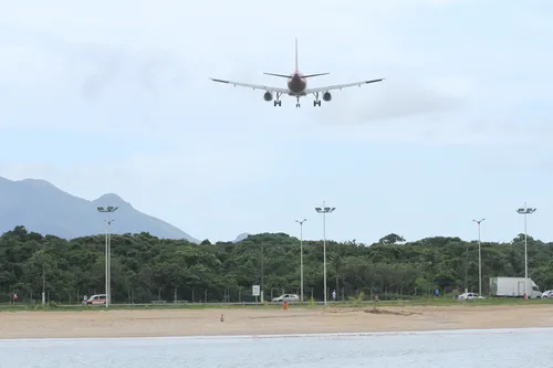 
          Imagem ilustrativa da imagem Empresa aérea é condenada a indenizar passageiros
          