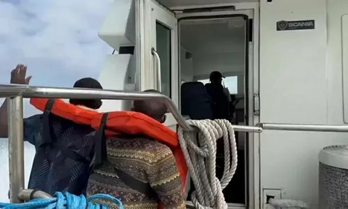 
          Imagem ilustrativa da imagem Escondidos em navio, nigerianos ficaram 3 dias sem comer e beber água
          