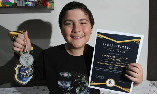 
          Imagem ilustrativa da imagem Estudante de Vila Velha identifica asteroide e vira “detetive das galáxias”
          