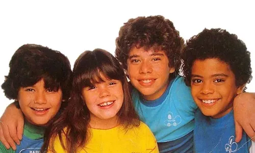 
          Imagem ilustrativa da imagem Ex-'Balão Mágico' revela que fumou e perdeu virgindade aos 11 anos
          