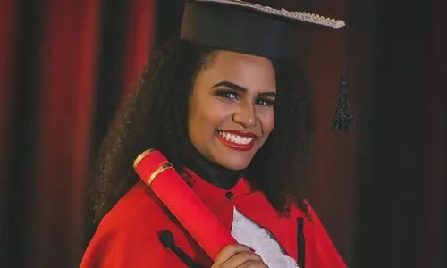 
          Imagem ilustrativa da imagem Ex-aluna da rede pública é aprovada em 9 universidades
          