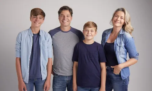 
          Imagem ilustrativa da imagem Ex-galã de novelas surpreende por semelhança com o filho
          