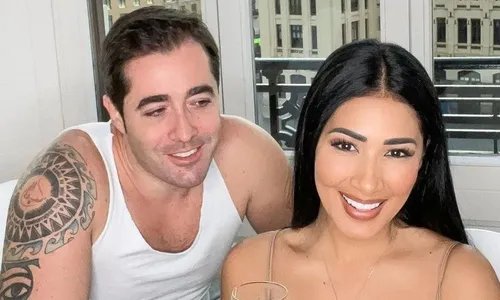 
          Imagem ilustrativa da imagem Ex-marido de Simaria revela "maior pecado" em livro sobre seu casamento
          