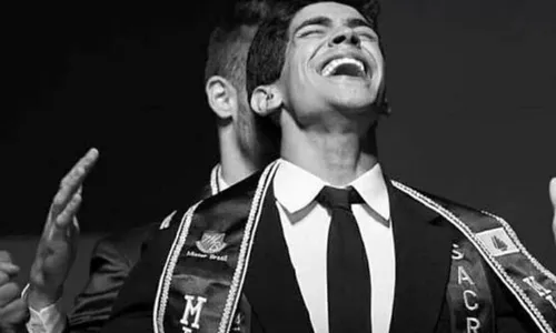 
          Imagem ilustrativa da imagem Ex-mister Minas Gerais morre após passar mal em partida de futebol
          