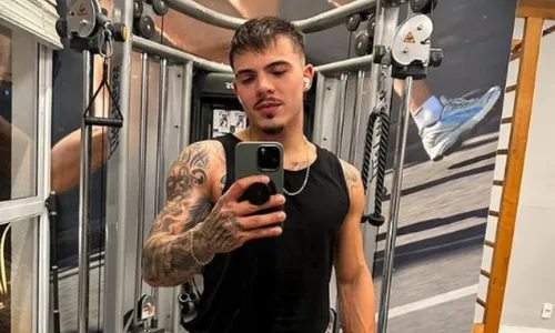 
          Imagem ilustrativa da imagem Ex-namorado de Larissa Manoela defende pais da atriz: "Fizeram tentando acertar"
          