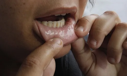 
          Imagem ilustrativa da imagem Ex-namorado tenta estrangular vendedora e é preso em Vila Velha
          