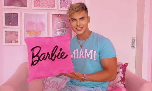 
          Imagem ilustrativa da imagem Ex-vendedor de hot dog gasta R$ 500 mil para se tornar Ken humano
          