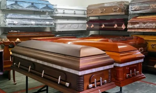 
          Imagem ilustrativa da imagem Expor caixão na rua vai dar multa para funerária
          