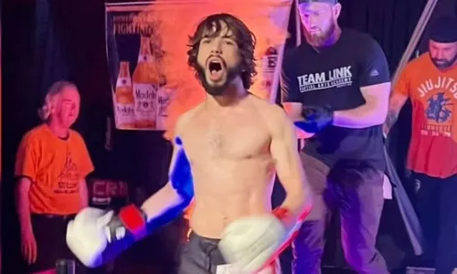 
          Imagem ilustrativa da imagem FOTO | Lutador de 20 anos posta foto do pulmão após uso de vape
          