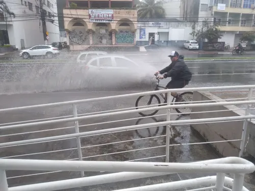 
          Imagem ilustrativa da imagem FOTOS E VÍDEOS | Grande Vitória registra pontos de alagamentos desta segunda
          