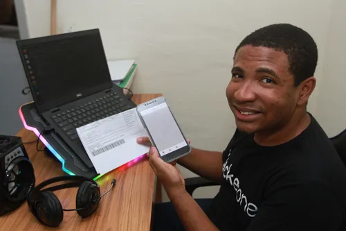 
          Imagem ilustrativa da imagem Famílias criam estratégias para se proteger de golpes
          