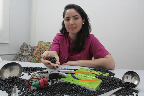 
          Imagem ilustrativa da imagem Famílias deixam de comer feijão no dia a dia. Entenda os riscos
          