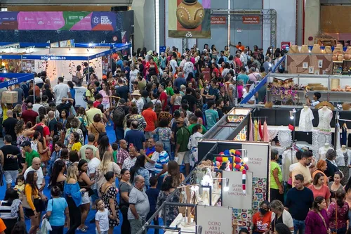 
          Imagem ilustrativa da imagem Fenearte bate recorde de público e já tem data para a próxima edição
          