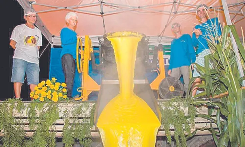 
          Imagem ilustrativa da imagem Festa com papa de milho gigante em Itarana
          