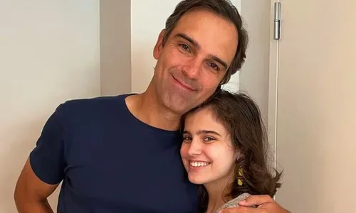 
          Imagem ilustrativa da imagem Filha do apresentador Tadeu Schmidt larga faculdade após sofrer homofobia
          