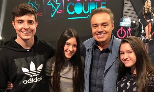 
          Imagem ilustrativa da imagem Filhas de Gugu dizem que suposto novo filho seria fruto de relação aos 14 anos
          