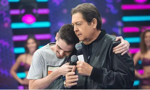 
          Imagem ilustrativa da imagem Filho de Faustão rebate polêmica sobre posição do pai na fila do transplante
          