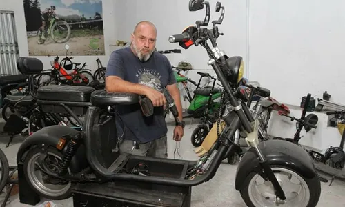 
          Imagem ilustrativa da imagem Fiscalização de motos elétricas já começou nas ruas do ES
          