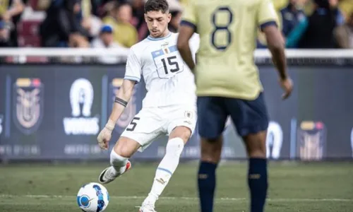 
          Imagem ilustrativa da imagem Forte em casa, Equador vence Uruguai de virada nas Eliminatórias Sul-Americanas
          