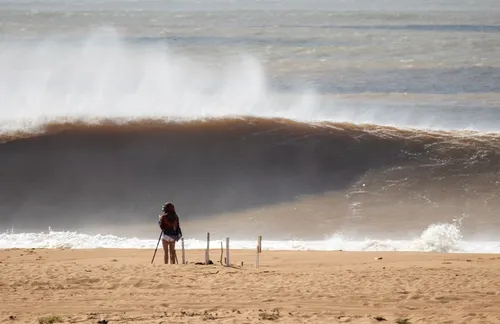 
          Imagem ilustrativa da imagem Frente fria deve provocar ondas de até 3 metros nos litorais de SP e Rio
          