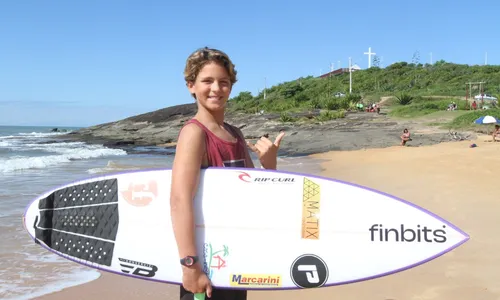 
          Imagem ilustrativa da imagem Garoto de 11 anos tem rotina disciplinada para ser um campeão de surfe
          