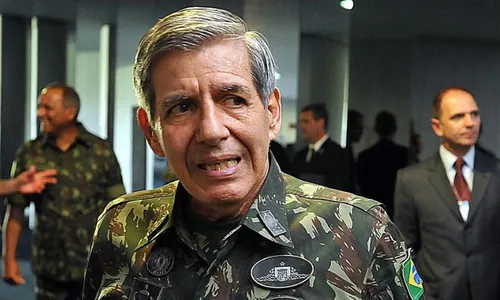 
          Imagem ilustrativa da imagem General Heleno ativa modo ‘não sei de nada’ e silencia sobre Cid
          