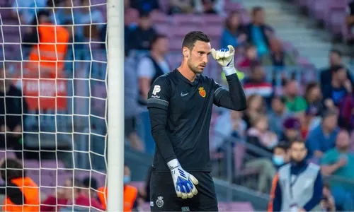 
          Imagem ilustrativa da imagem Goleiro do PSG deixa o hospital após ficar 82 dias internado
          