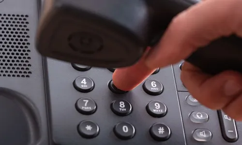 
          Imagem ilustrativa da imagem Governo busca impedir "apagão" de 456 mil linhas de telefones fixos
          