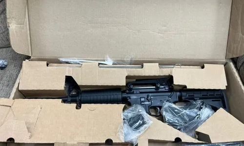 
          Imagem ilustrativa da imagem Governo do Rio vai pagar R$ 5 mil por cada fuzil apreendido por policiais
          