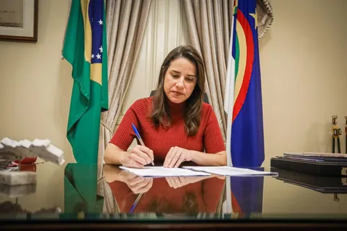 
          Imagem ilustrativa da imagem Governo nomeia 80 médicos e 86 assistentes de saúde e técnicos de farmácia
          