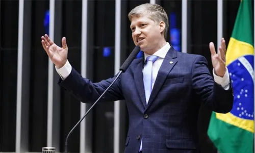 
          Imagem ilustrativa da imagem Governo torra R$ 800 mil na marcha de sem-terra
          