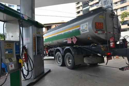 
          Imagem ilustrativa da imagem Greve de rodoviários pode afetar abastecimento de combustíveis em postos do ES
          