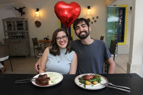 
          Imagem ilustrativa da imagem Guia com 30 opções para namorados em bares e restaurantes
          