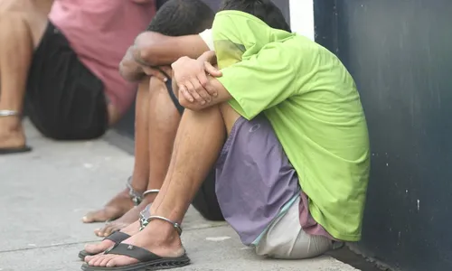 
          Imagem ilustrativa da imagem Homem descumpre medida protetiva, rouba e agride ex-mulher na Serra
          