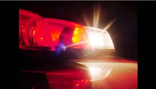 
          Imagem ilustrativa da imagem Homem é morto após ser agredido com garrafa e facada na Serra
          