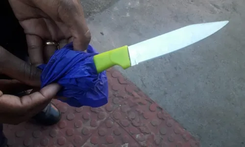 
          Imagem ilustrativa da imagem Homem é preso comendo pastel minutos após esfaquear mulher em Vitória
          