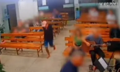 
          Imagem ilustrativa da imagem Homem leva facada no pescoço e entra na igreja para pedir socorro no ES
          