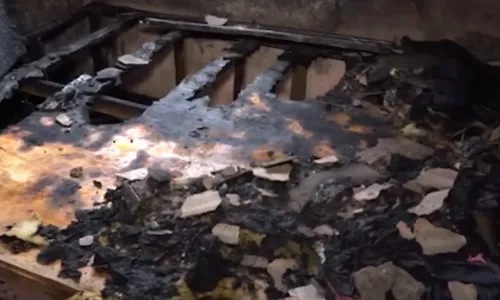 
          Imagem ilustrativa da imagem Homem morre durante incêndio no quarto onde dormia em Cariacica
          