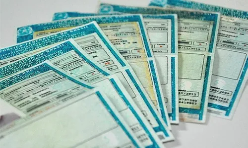 
          Imagem ilustrativa da imagem Homem paga dívida de 16 anos após ter a CNH bloqueada
          