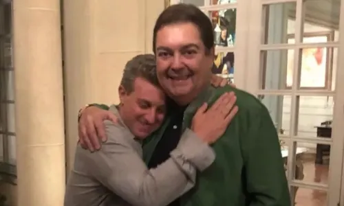 
          Imagem ilustrativa da imagem Huck sobre transplante de Faustão: 'Simbólico que tenha acontecido num domingo"
          