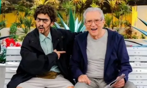 
          Imagem ilustrativa da imagem Humorista de "A Praça É Nossa" cai no banheiro e é internada na UTI
          