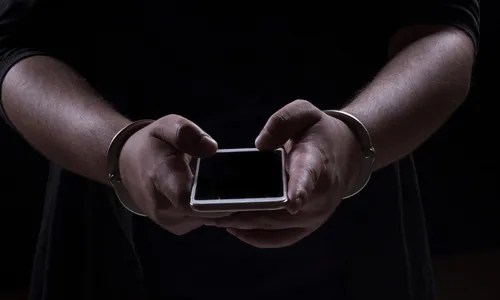 
          Imagem ilustrativa da imagem ICQ, popular nos anos 1990, concentra grupos de pornografia infantil
          