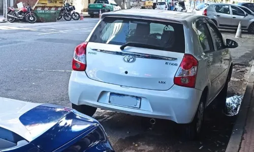 
          Imagem ilustrativa da imagem Idoso perde R$ 8 mil após cair em golpe do falso sequestro
          