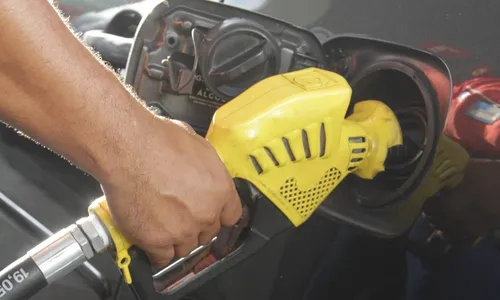 
          Imagem ilustrativa da imagem Imposto deixa gasolina R$ 0,26 mais cara no ES
          