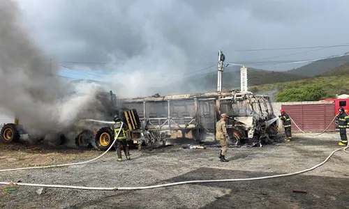 
          Imagem ilustrativa da imagem Incêndio atinge ônibus escolares em Taquaritinga do Norte
          