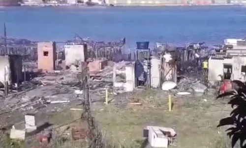 
          Imagem ilustrativa da imagem Incêndio destrói 36 casas em comunidade no litoral de São Paulo
          